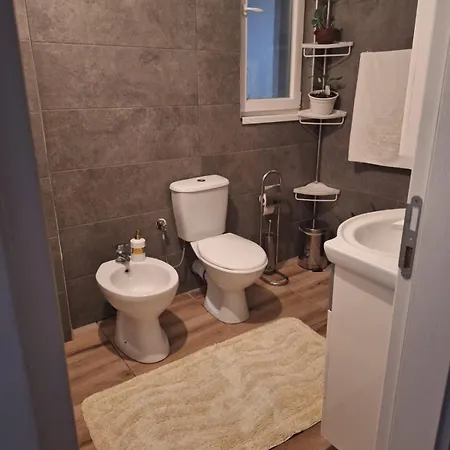 بيت ضيافة Best Apartment Valjiosi